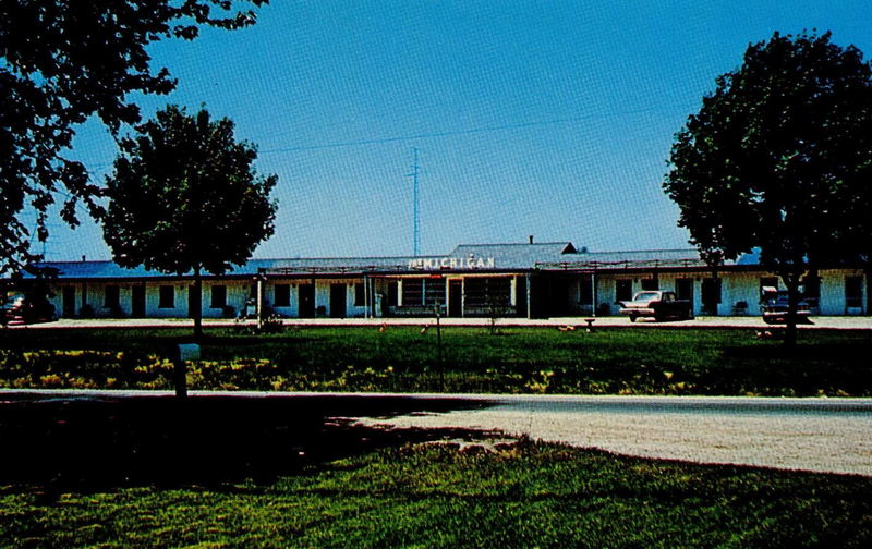 Michigan Motel - Old Postcard